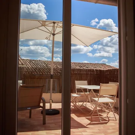 Le Provence, Charme Et Rooftop * 그뢰오레방